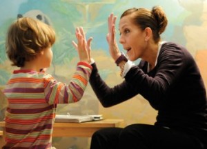 Tips Mengajar dan Menghadapi Anak Autis